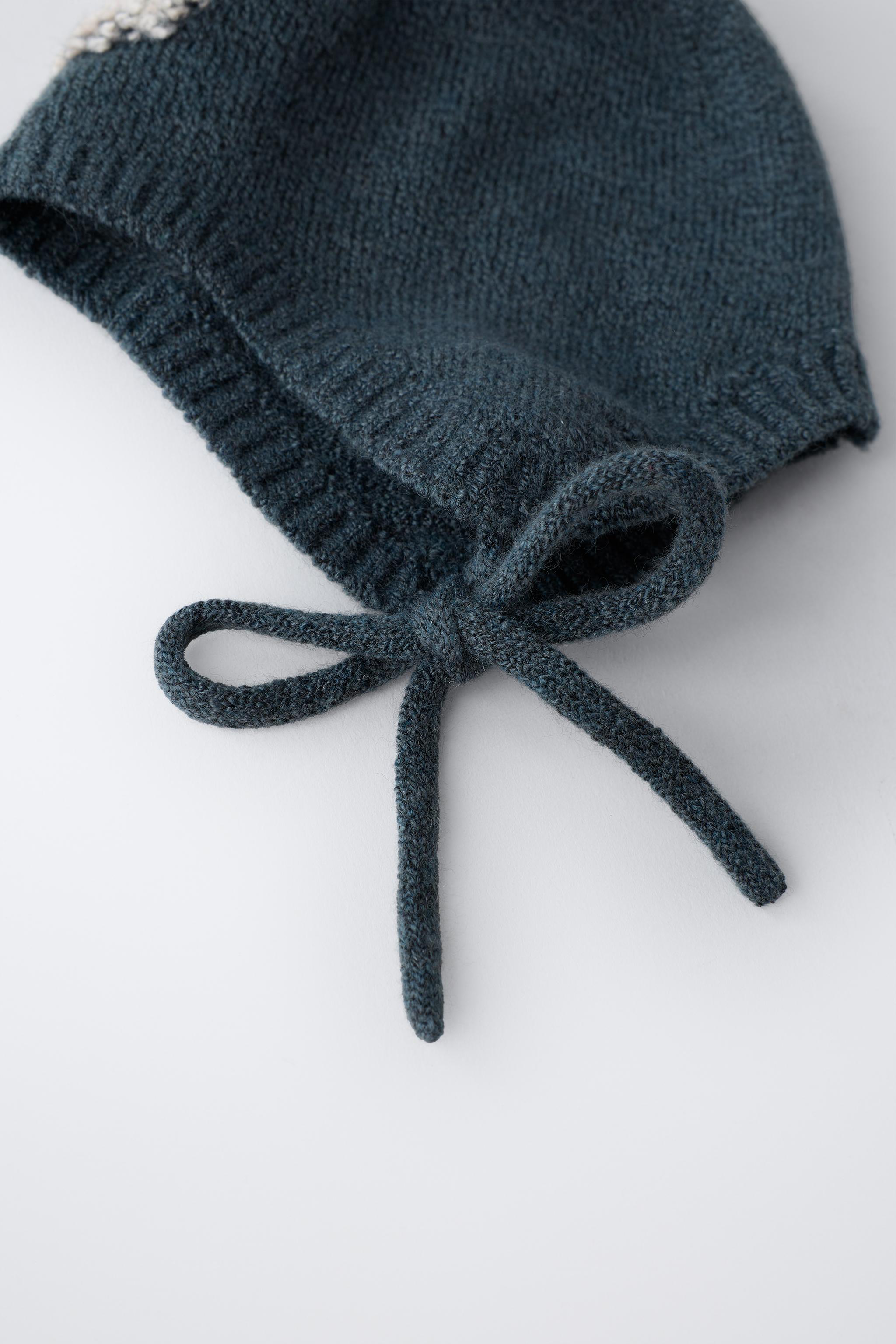 EMBROIDERED DOG KNIT BONNET